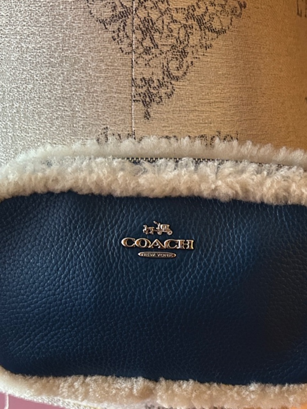 Coach 2015 Navy Pebbled Leather Crossbody with Cream Shearling Trim EUC